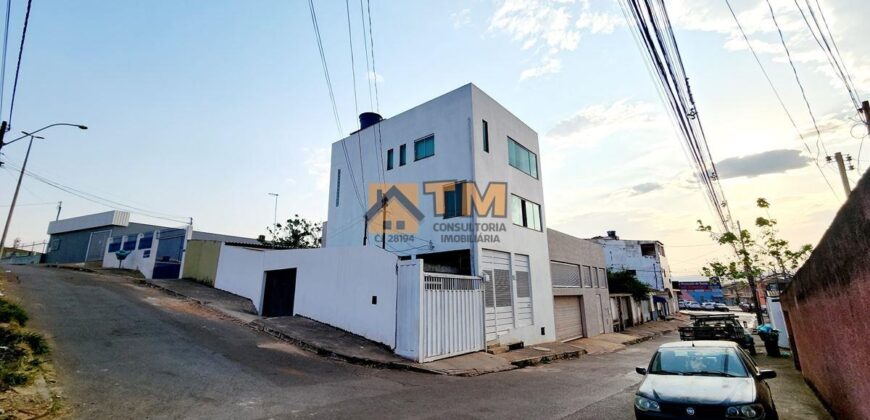 * 2 IMOVEIS NO MESMO LOTE * LOTE DE ESQUINA * SOBRADO COM FINO ACABAMENTO, DE ESQUINA, BAIRRO VILA NOVA, PERTO DA ESCOLA, EM SÃO SEBASTIÃO/DF.