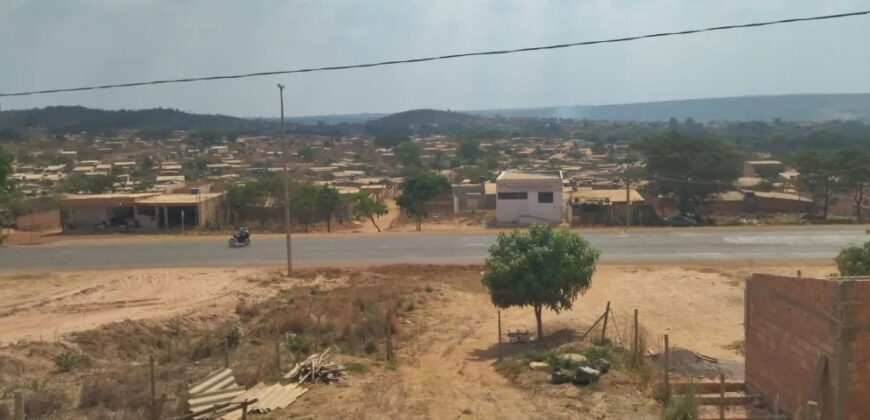 CASA NA AVENIDA COMERCIAL ENTRE MORRO DA CRUZ E CAPÃO CUMPRIDO.