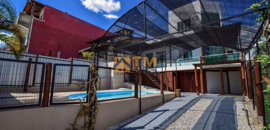 MARAVILHOSA CASA COM 2 QUARTOS, SUÍTE, LINDO JARDIM, PISCINA, NO CONDOMÍNIO QUINTAS DOS IPÊS, JARDIM BOTÂNICO/DF.