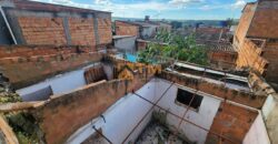 SOBRADO COM 4 QUARTOS, NO BAIRRO RESIDENCIAL DO BOSQUE, DE FRENTE A PRAÇA, EM SÃO SEBASTIÃO/DF.