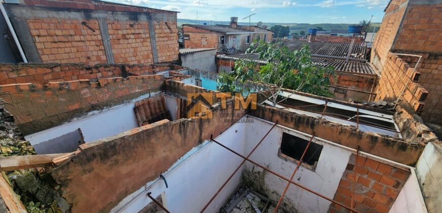 SOBRADO COM 4 QUARTOS, NO BAIRRO RESIDENCIAL DO BOSQUE, DE FRENTE A PRAÇA, EM SÃO SEBASTIÃO/DF.