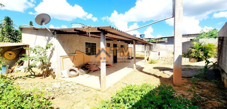 CASA BEM LOCALIZADA! PERTO DO MERCADO REI ARTUR, NA RUA DO SINTETICO!