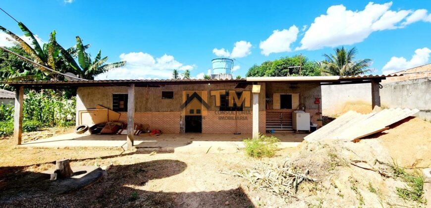 CASA BEM LOCALIZADA! PERTO DO MERCADO REI ARTUR, NA RUA DO SINTETICO!