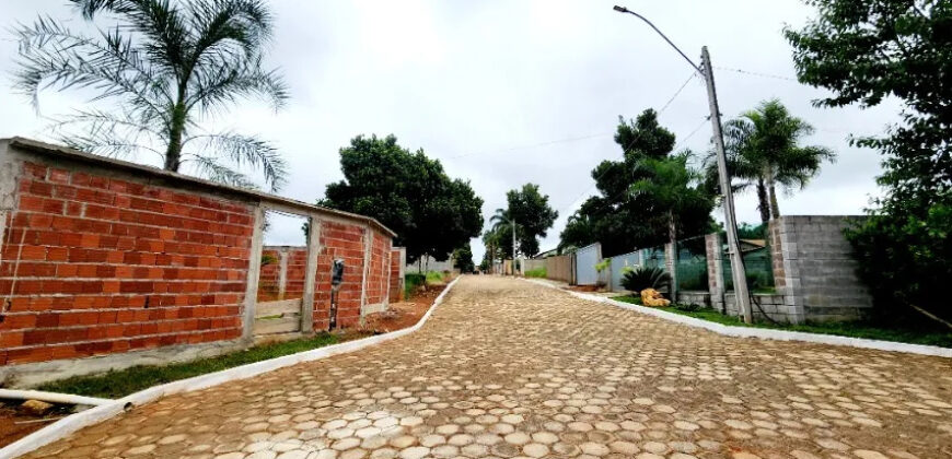 EXECELENTE LOTE EM CONDOMINIO FECHADO CONDOMINIO TODO BLOQUETADO AGUA LUZ