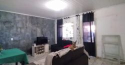 CASA COM KITNET NO BAIRRO JOÃO CÂNDIDO EM SÃO SEBASTIÃO DF.