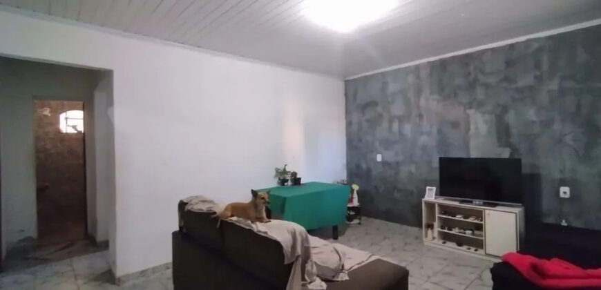 CASA COM KITNET NO BAIRRO JOÃO CÂNDIDO EM SÃO SEBASTIÃO DF.
