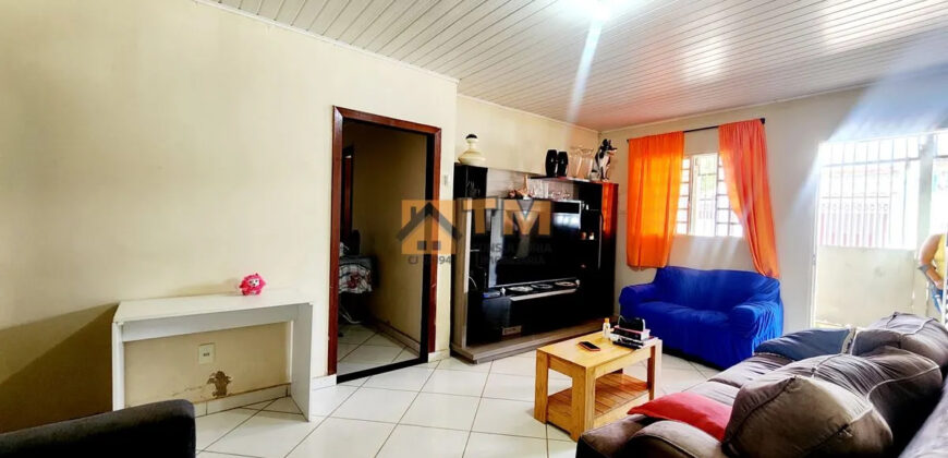 IMÓVEL PARA INVESTIMENTO, OU INVESTIR E MORAR SÃO 3 MORADIAS NO MESMO LOTE, COM ÁGUA E LUZ INDIVITUAL! IMÓVEL DE ESQUINA, PERTO DE PARADA DE ONIBUS E COMERCIO EM GERAL! SOBRADO MAIS CASA, NO SETOR TRADICIONAL, PERTOS DOS CORREIOS, EM SÃO SEBASTIÃO/DF.