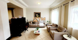 MARAVILHOSO SOBRADO, COM 4 QUARTOS, LINDO JARDIM QUE FAZ INTERAÇÃO COM A CASA, LOTE VAZADO DE UMA RUA PARA OUTRA, CONDOMINIO QUINTAS DO SOL, NO JARDIM BOTANICO DE BRASILIA!