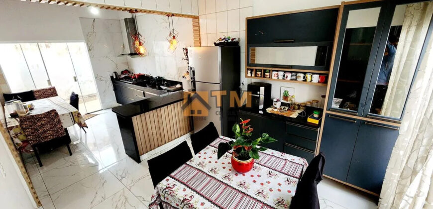 CASA COM UMA LOCALIZAÇÃO EXCELENTE, PERTO DE COMERCIO EM GERAL E PROXIMO A PARADA DE ONIBUS, COM 2 QUARTOS, MAIS UMA KITE NOS FUNDOS, NA QUADRA 101, DO BAIRRO RESIDENCIAL OESTE, EM SÃO SEBASTIÃO /DF.
