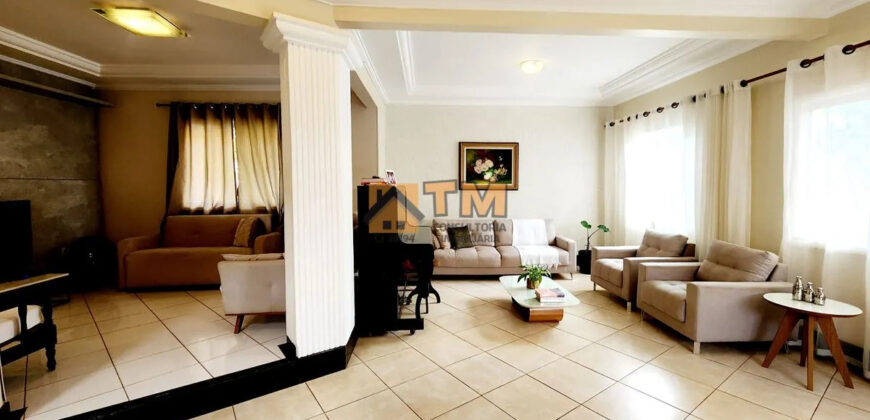 MARAVILHOSO SOBRADO, COM 4 QUARTOS, LINDO JARDIM QUE FAZ INTERAÇÃO COM A CASA, LOTE VAZADO DE UMA RUA PARA OUTRA, CONDOMINIO QUINTAS DO SOL, NO JARDIM BOTANICO DE BRASILIA!