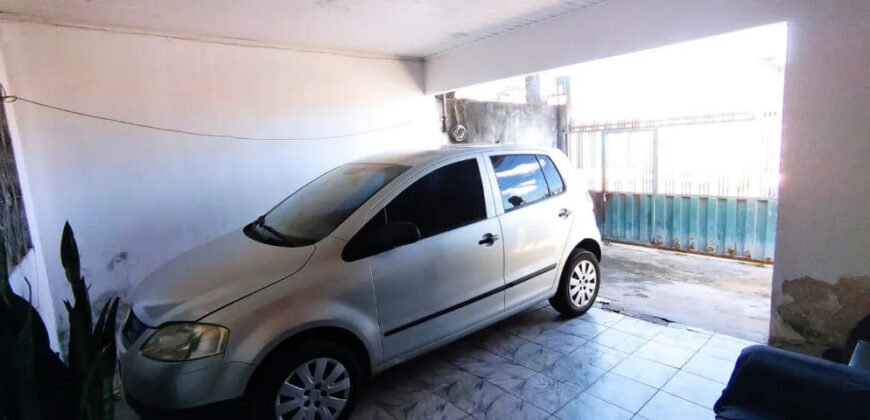 CASA COM KITNET NO BAIRRO JOÃO CÂNDIDO EM SÃO SEBASTIÃO DF.