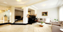 MARAVILHOSO SOBRADO, COM 4 QUARTOS, LINDO JARDIM QUE FAZ INTERAÇÃO COM A CASA, LOTE VAZADO DE UMA RUA PARA OUTRA, CONDOMINIO QUINTAS DO SOL, NO JARDIM BOTANICO DE BRASILIA!