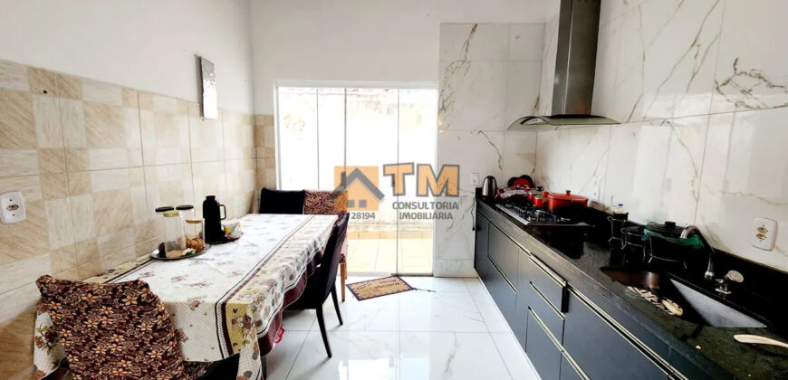 CASA COM UMA LOCALIZAÇÃO EXCELENTE, PERTO DE COMERCIO EM GERAL E PROXIMO A PARADA DE ONIBUS, COM 2 QUARTOS, MAIS UMA KITE NOS FUNDOS, NA QUADRA 101, DO BAIRRO RESIDENCIAL OESTE, EM SÃO SEBASTIÃO /DF.
