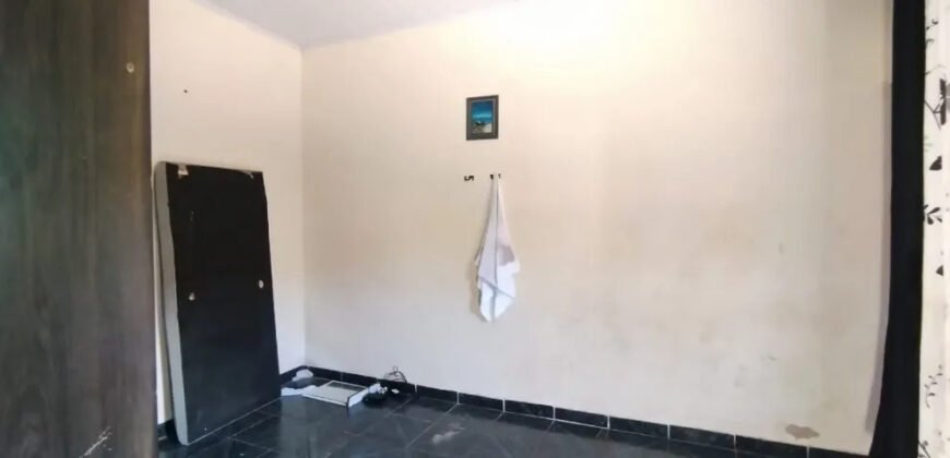 CASA COM KITNET NO BAIRRO JOÃO CÂNDIDO EM SÃO SEBASTIÃO DF.
