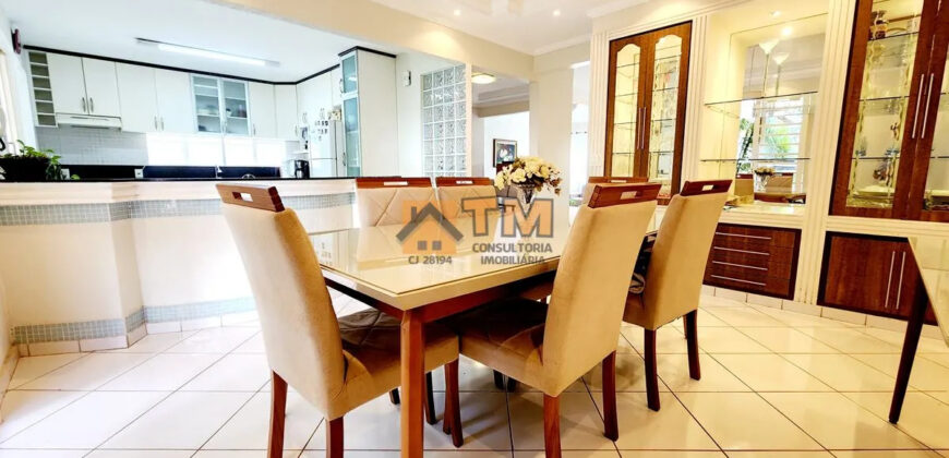MARAVILHOSO SOBRADO, COM 4 QUARTOS, LINDO JARDIM QUE FAZ INTERAÇÃO COM A CASA, LOTE VAZADO DE UMA RUA PARA OUTRA, CONDOMINIO QUINTAS DO SOL, NO JARDIM BOTANICO DE BRASILIA!