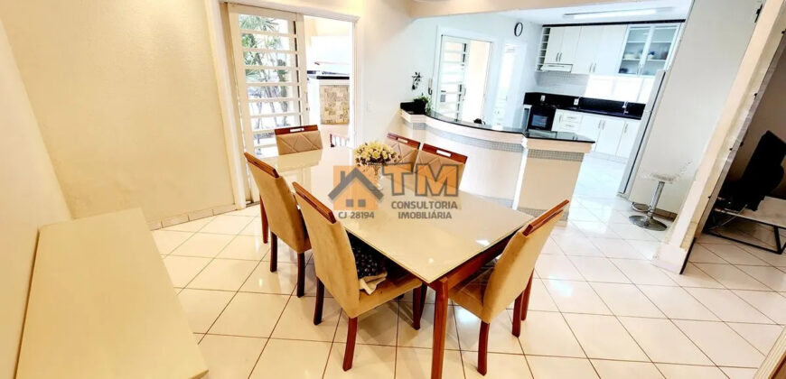 MARAVILHOSO SOBRADO, COM 4 QUARTOS, LINDO JARDIM QUE FAZ INTERAÇÃO COM A CASA, LOTE VAZADO DE UMA RUA PARA OUTRA, CONDOMINIO QUINTAS DO SOL, NO JARDIM BOTANICO DE BRASILIA!
