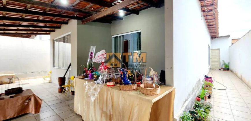 CASA COM UMA LOCALIZAÇÃO EXCELENTE, PERTO DE COMERCIO EM GERAL E PROXIMO A PARADA DE ONIBUS, COM 2 QUARTOS, MAIS UMA KITE NOS FUNDOS, NA QUADRA 101, DO BAIRRO RESIDENCIAL OESTE, EM SÃO SEBASTIÃO /DF.