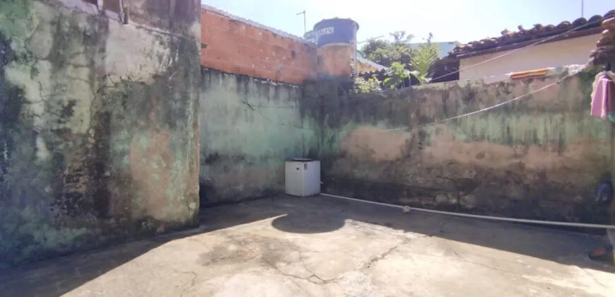 CASA COM KITNET NO BAIRRO JOÃO CÂNDIDO EM SÃO SEBASTIÃO DF.