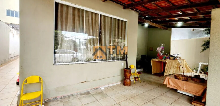 CASA COM UMA LOCALIZAÇÃO EXCELENTE, PERTO DE COMERCIO EM GERAL E PROXIMO A PARADA DE ONIBUS, COM 2 QUARTOS, MAIS UMA KITE NOS FUNDOS, NA QUADRA 101, DO BAIRRO RESIDENCIAL OESTE, EM SÃO SEBASTIÃO /DF.