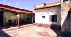 CASA COM KITNET NO BAIRRO JOÃO CÂNDIDO EM SÃO SEBASTIÃO DF.