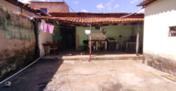 CASA COM KITNET NO BAIRRO JOÃO CÂNDIDO EM SÃO SEBASTIÃO DF.