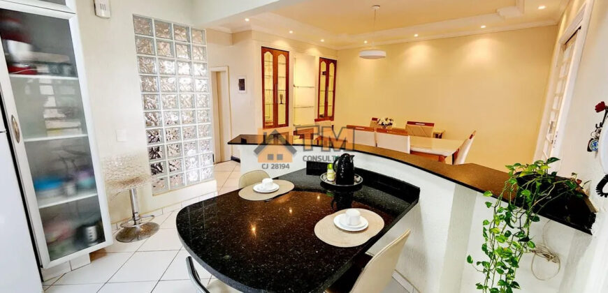 MARAVILHOSO SOBRADO, COM 4 QUARTOS, LINDO JARDIM QUE FAZ INTERAÇÃO COM A CASA, LOTE VAZADO DE UMA RUA PARA OUTRA, CONDOMINIO QUINTAS DO SOL, NO JARDIM BOTANICO DE BRASILIA!