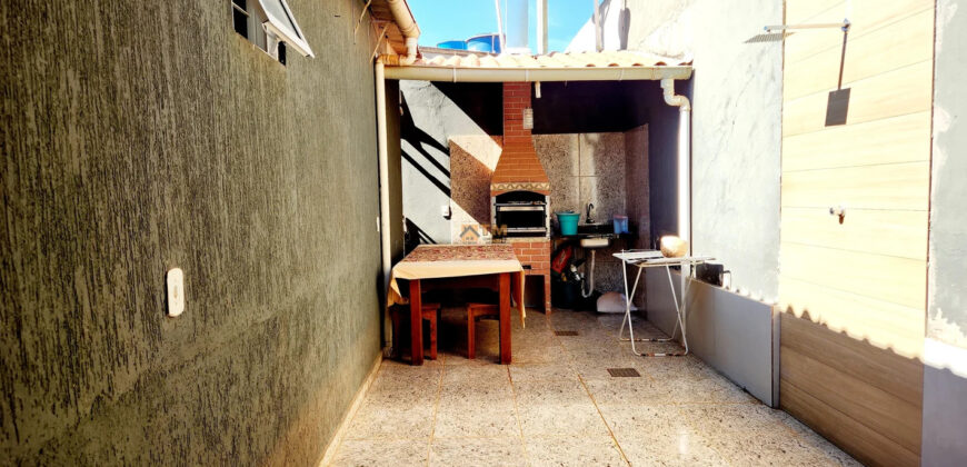 MARAVILHOSA CASA COM 3 SUITES, COM ARMÁRIOS, TODA NA LAJE, PERTO DE COMERCIO E PROXIMO A PARADA DE ONIBUS, PERTO DO MERCA REI ARTUR, BAIRRO MORRO DA CRUZ, EM SÃO SEBASTIÃO /DF.