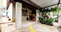 CASA COM UMA LOCALIZAÇÃO EXCELENTE, PERTO DE COMERCIO EM GERAL E PROXIMO A PARADA DE ONIBUS, COM 2 QUARTOS, MAIS UMA KITE NOS FUNDOS, NA QUADRA 101, DO BAIRRO RESIDENCIAL OESTE, EM SÃO SEBASTIÃO /DF.