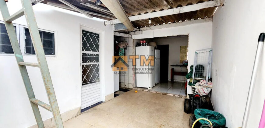 CASA COM UMA LOCALIZAÇÃO EXCELENTE, PERTO DE COMERCIO EM GERAL E PROXIMO A PARADA DE ONIBUS, COM 2 QUARTOS, MAIS UMA KITE NOS FUNDOS, NA QUADRA 101, DO BAIRRO RESIDENCIAL OESTE, EM SÃO SEBASTIÃO /DF.