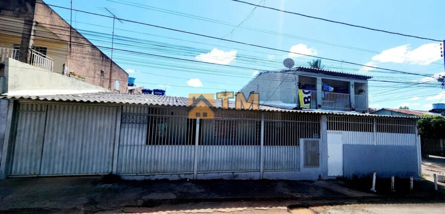 IMÓVEL PARA INVESTIMENTO, OU INVESTIR E MORAR SÃO 3 MORADIAS NO MESMO LOTE, COM ÁGUA E LUZ INDIVITUAL! IMÓVEL DE ESQUINA, PERTO DE PARADA DE ONIBUS E COMERCIO EM GERAL! SOBRADO MAIS CASA, NO SETOR TRADICIONAL, PERTOS DOS CORREIOS, EM SÃO SEBASTIÃO/DF.