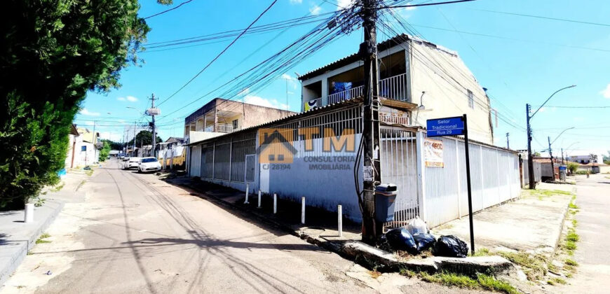 IMÓVEL PARA INVESTIMENTO, OU INVESTIR E MORAR SÃO 3 MORADIAS NO MESMO LOTE, COM ÁGUA E LUZ INDIVITUAL! IMÓVEL DE ESQUINA, PERTO DE PARADA DE ONIBUS E COMERCIO EM GERAL! SOBRADO MAIS CASA, NO SETOR TRADICIONAL, PERTOS DOS CORREIOS, EM SÃO SEBASTIÃO/DF.