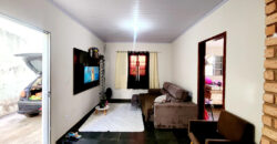 CASA BEM LOCALIZADA, COM 3 QUARTOS, NO BAIRRO, NO BAIRRO CENTRO, PERTO DE PARADA DE ONIBUS!