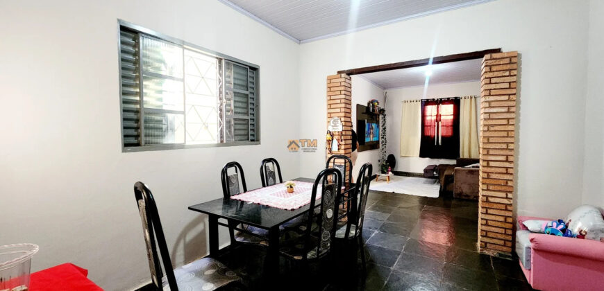 CASA BEM LOCALIZADA, COM 3 QUARTOS, NO BAIRRO, NO BAIRRO CENTRO, PERTO DE PARADA DE ONIBUS!