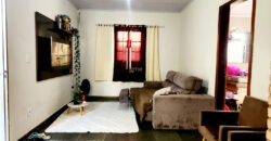 CASA BEM LOCALIZADA, COM 3 QUARTOS, NO BAIRRO, NO BAIRRO CENTRO, PERTO DE PARADA DE ONIBUS!