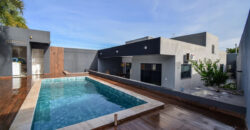 Maravilhosa Casa Alto Padrão, Moderna, Fino Acabamento, com 3 Quartos, Suíte, Armários planejados, no Condomínio Vista Itaipu, no Jardim Botânico Brasília /DF.