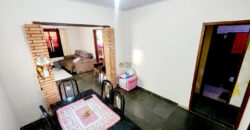 CASA BEM LOCALIZADA, COM 3 QUARTOS, NO BAIRRO, NO BAIRRO CENTRO, PERTO DE PARADA DE ONIBUS!