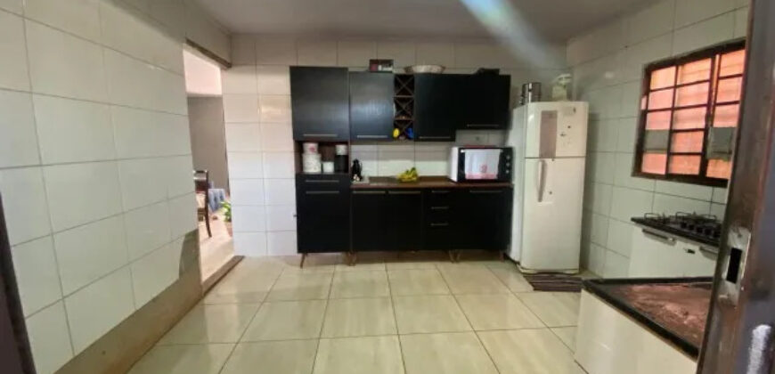 Excelente Casa, com 2 Qtos, localizada no Bairro Morro da Cruz, em São Sebastião/DF.
