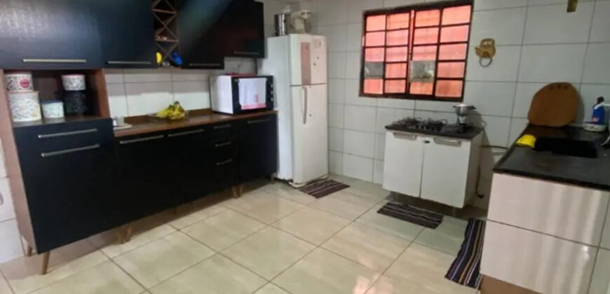 Excelente Casa, com 2 Qtos, localizada no Bairro Morro da Cruz, em São Sebastião/DF.