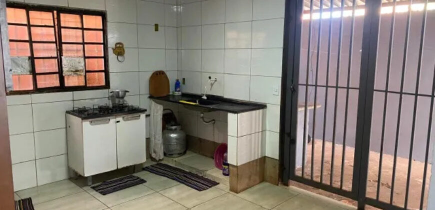 Excelente Casa, com 2 Qtos, localizada no Bairro Morro da Cruz, em São Sebastião/DF.