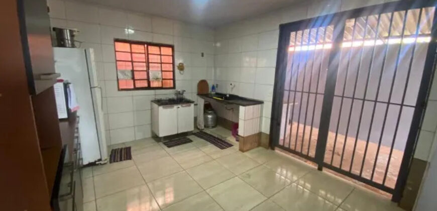 Excelente Casa, com 2 Qtos, localizada no Bairro Morro da Cruz, em São Sebastião/DF.
