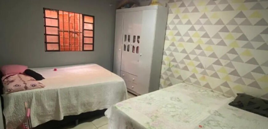 Excelente Casa, com 2 Qtos, localizada no Bairro Morro da Cruz, em São Sebastião/DF.