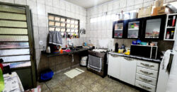 CASA BEM LOCALIZADA, COM 3 QUARTOS, NO BAIRRO, NO BAIRRO CENTRO, PERTO DE PARADA DE ONIBUS!