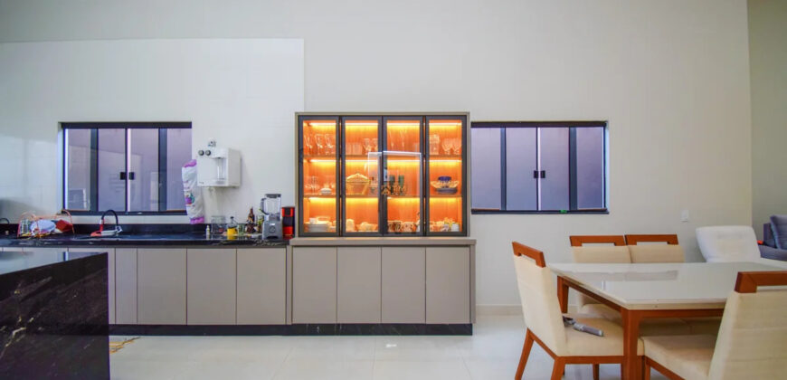Maravilhosa Casa Alto Padrão, Moderna, Fino Acabamento, com 3 Quartos, Suíte, Armários planejados, no Condomínio Vista Itaipu, no Jardim Botânico Brasília /DF.