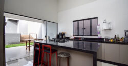 Maravilhosa Casa Alto Padrão, Moderna, Fino Acabamento, com 3 Quartos, Suíte, Armários planejados, no Condomínio Vista Itaipu, no Jardim Botânico Brasília /DF.