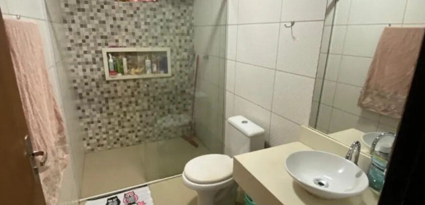 Excelente Casa, com 2 Qtos, localizada no Bairro Morro da Cruz, em São Sebastião/DF.