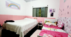 CASA BEM LOCALIZADA, COM 3 QUARTOS, NO BAIRRO, NO BAIRRO CENTRO, PERTO DE PARADA DE ONIBUS!