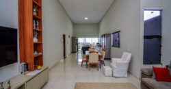 Maravilhosa Casa Alto Padrão, Moderna, Fino Acabamento, com 3 Quartos, Suíte, Armários planejados, no Condomínio Vista Itaipu, no Jardim Botânico Brasília /DF.