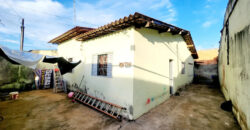 CASA BEM LOCALIZADA, COM 3 QUARTOS, NO BAIRRO, NO BAIRRO CENTRO, PERTO DE PARADA DE ONIBUS!