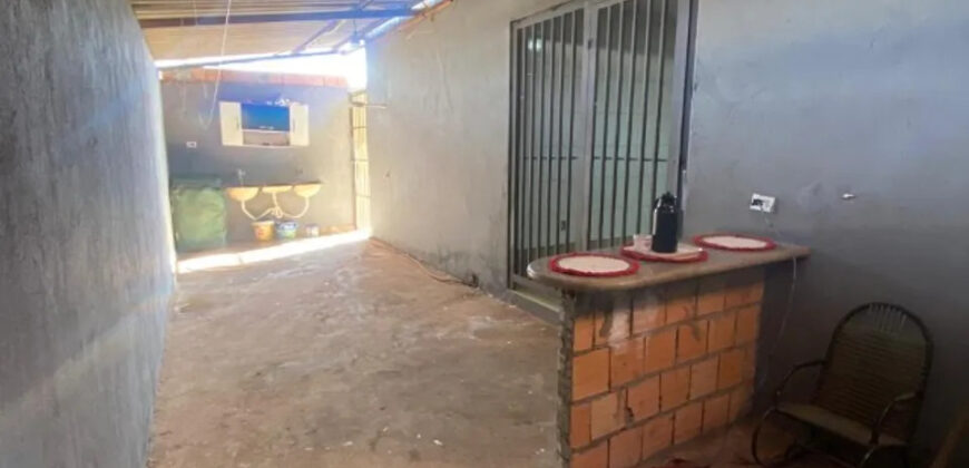 Excelente Casa, com 2 Qtos, localizada no Bairro Morro da Cruz, em São Sebastião/DF.