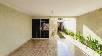 EXCELENTE CASA COM 2 QUARTOS, SUITE, ARMÁRIOS PLANEJADOS, NA LAJE, MAIS UMA KIT NOS FUNDOS, NO CONDOMINIO MANSÕES BRAUNA, PERTO DA ÁREA DE LAZER, NO JARDIM BOTANICO DE BRASILIA/DF